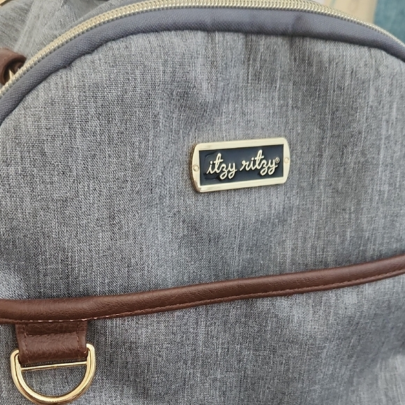 Itzy Ritzy Baby Bag/Backpack With Changing Pad - Picture 2 of 12